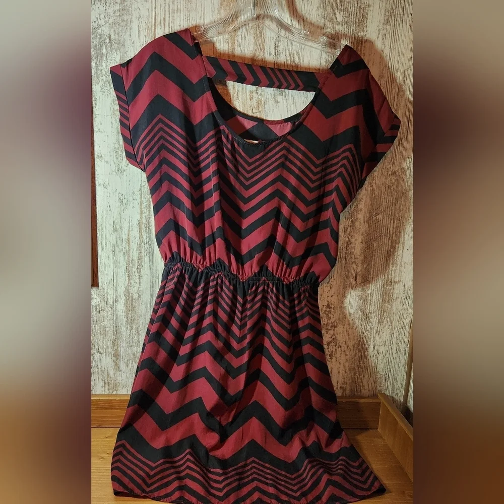 Lily Rose Burgundy and Black Chevron Midi Dress With Pockets